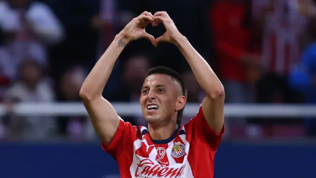 Chivas sigue con paso perfecto