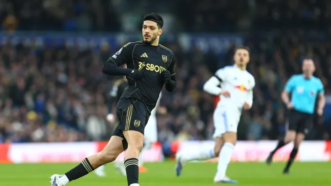 Raúl Jiménez y Fulham sufren dura derrota a manos del Leeds United