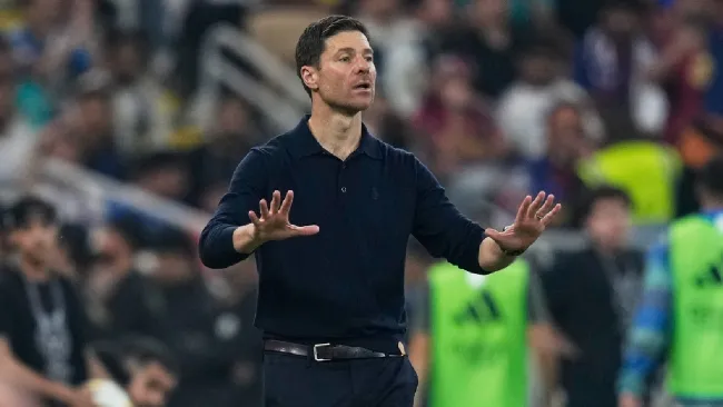 Arne Slot bajo presión: ¿Xabi Alonso puede funcionar en Liverpool?