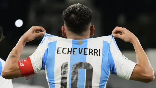 Claudio Echeverri llega a Giron cedido de Manchester City