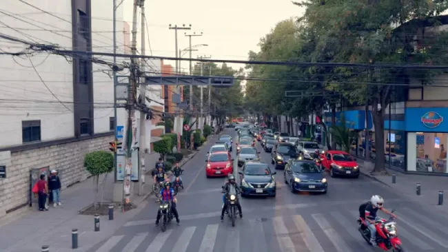 Motocicletas se disparan en la CDMX y desplazan al transporte público