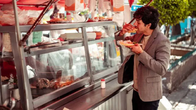 Estos son los alimentos más saludables para comer en la calle, según la UNAM