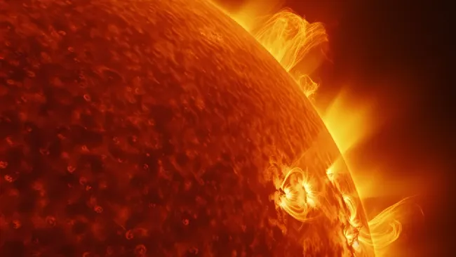 Este fenómeno es provocado por una explosión de energía del Sol.