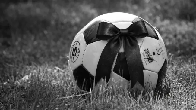 Fallece jugador en Portugal tras desvanecerse en el campo