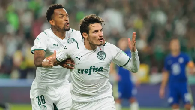 ¿Se libera plaza para Raphael Veiga? Jugador de América apunta a salir a Chile