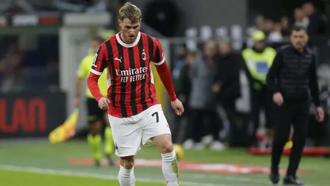 Entrenador del Milan sobre Santiago Giménez: "le falta mucho por volver"