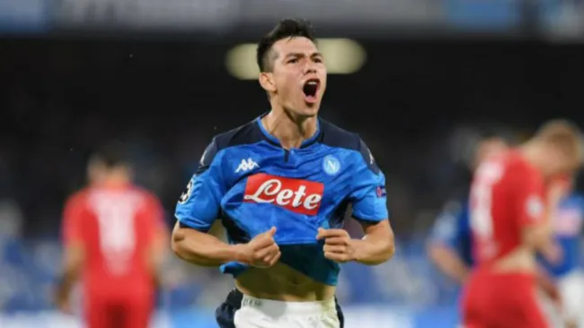 Chucky Lozano en festejo de gol con Napoli
