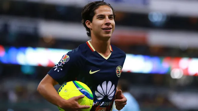 Diego Lainez, durante un juego del América en el Clausura 2018