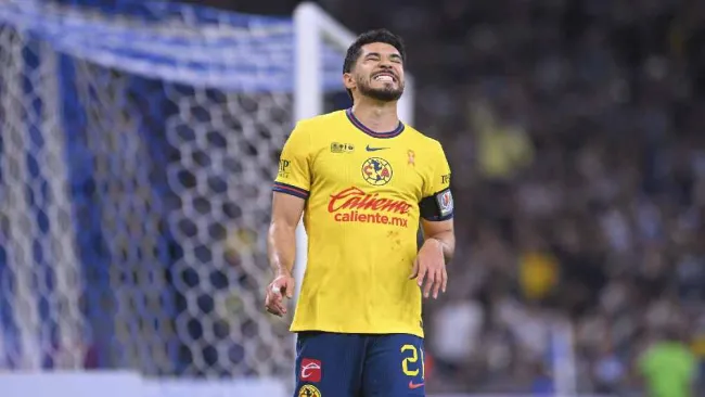 ¡Se quedan sin capitán! Henry Martín salió lesionado previo al medio tiempo de la Final de Vuelta