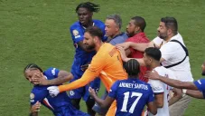 Luis Enrique agrede a Joao Pedro tras humillación del Chelsea al PSG