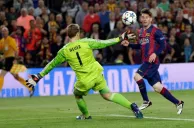 Lionel Messi hace un gol con el Barcelona