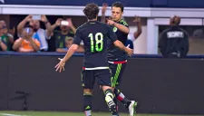 Chicharito festeja su gol frente a Argentina