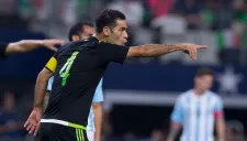 Rafa da indicaciones a sus compañeros