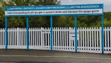 El letrero del nombre del pueblo impronunciable en Gales