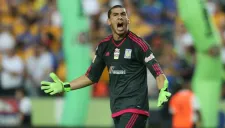 Nahuel Guzmán en un partido con los Tigres