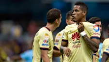 Arroyo en el partido contra Walter Ferreti en el Azteca