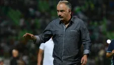 Memo Vázquez en un encuentro de Pumas