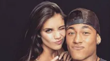 Neymar, junto a Sara Sampaio