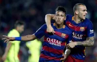 Neymar festeja su anotación contra el Levante