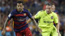 Dani Alves en un partido del Barcelona