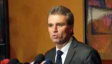 Néstor de la Torre atiende a los medios