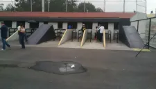 Aficionados compran boletos en las taquillas del Azteca