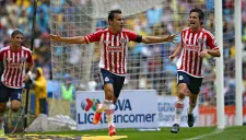 Bravo festeja uno de sus goles en el Clásico