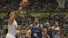 Gustavo Ayón en el partido con Real Madrid
