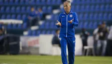 Sergio Bueno reclama una acción en juego de Cruz Azul