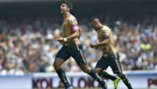 Herrera festeja su gol contra Chivas