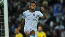 Corona en un partido con el Porto