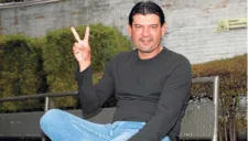 Cardozo posa para un sesión de fotos