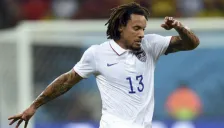 Jermaine Jones conduce el balón en juego de Brasil 2014