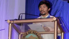 Pacquiao da un discurso durante un encuentro político