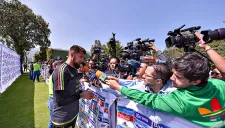 Jonathan Orozco atiende a los medios de comunicación