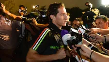 Andrés Guardado atiende a los medios de comunicación