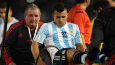 Kun Agüero sale en camilla