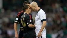 Chicharito y Bradley se encaran en un partido