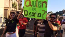 Afición muestra pancarta contra Osorio
