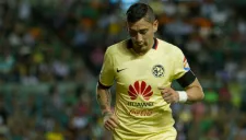 Sambueza se lamenta en un partido del América