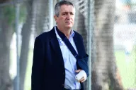 Vergara arriba a un entrenamiento de Chivas