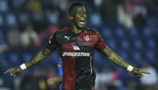 Arizala festeja un gol con Atlas