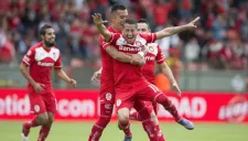 Esquivel festeja su golazo de tiro libre