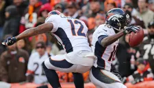 Emmanuel Sanders y Andre Caldwell celebran una anotación