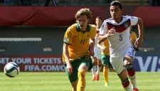 Karakas disputa el balón en juego contra