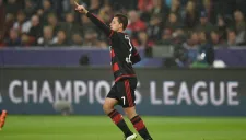 Chicharito celebra su primer gol contra la Roma