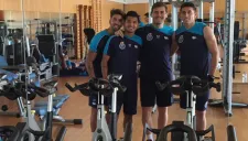 Iker posa junto a Herrera y Jesús Corona
