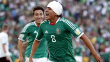 Julio Gómez festeja su gol histórico