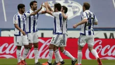 Vela festeja con sus compañeros