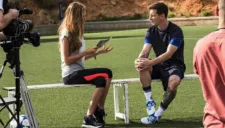 Lio respondiendo las preguntas a la modelo alemana